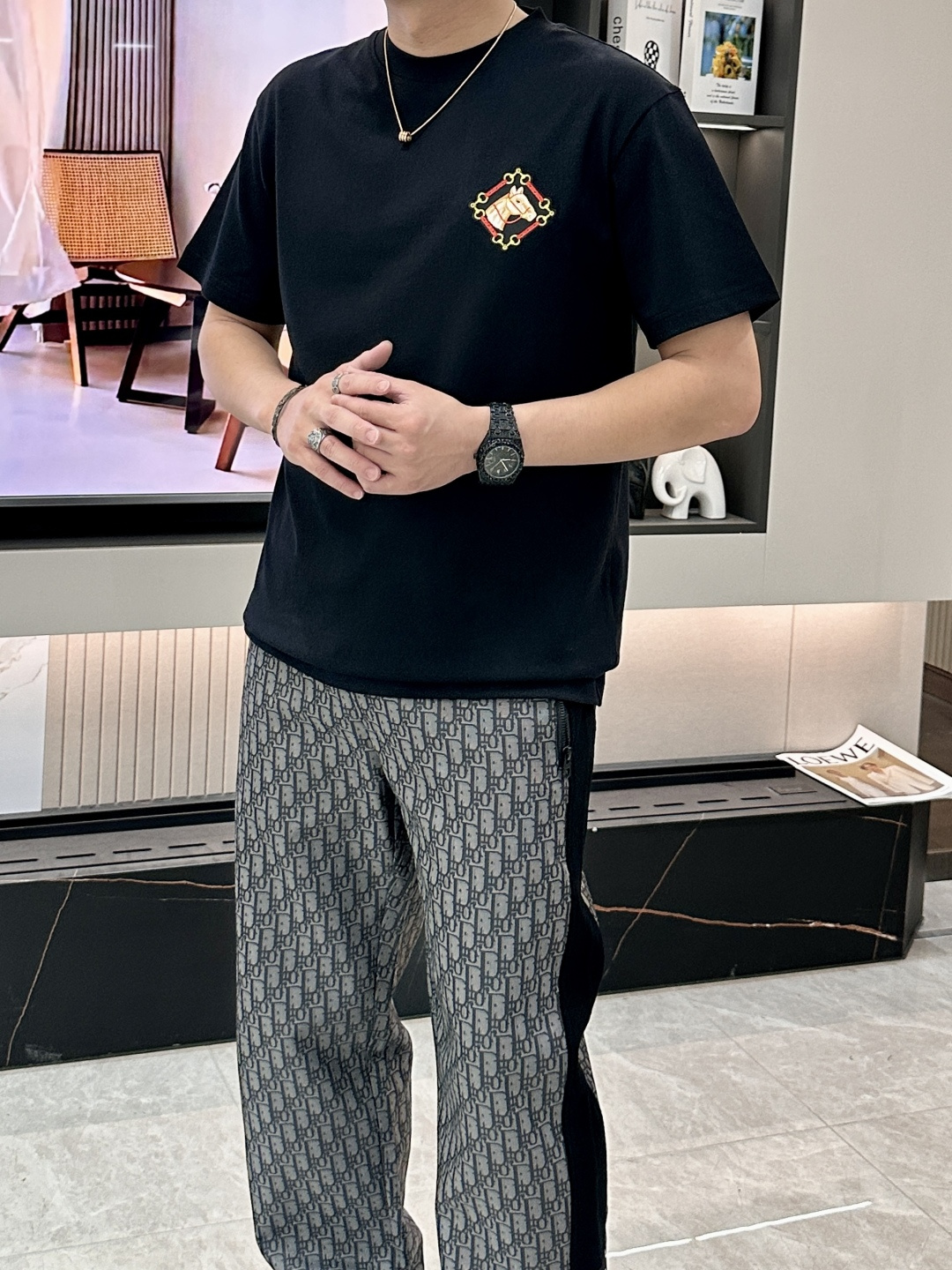 Gucc 2026春夏新款首发专柜最新款短袖圆领T恤 高端订制 设计前卫时尚！品牌logo重工艺设计 高