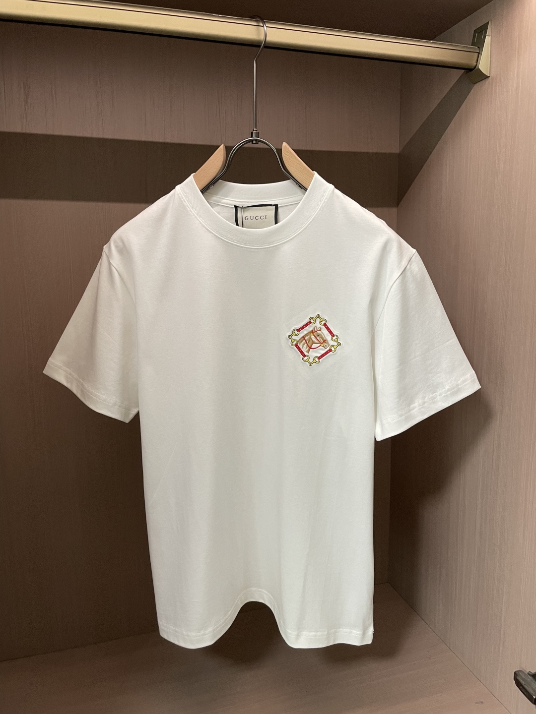 Gucc 2026春夏新款首发专柜最新款短袖圆领T恤 高端订制 设计前卫时尚！品牌logo重工艺设计 高