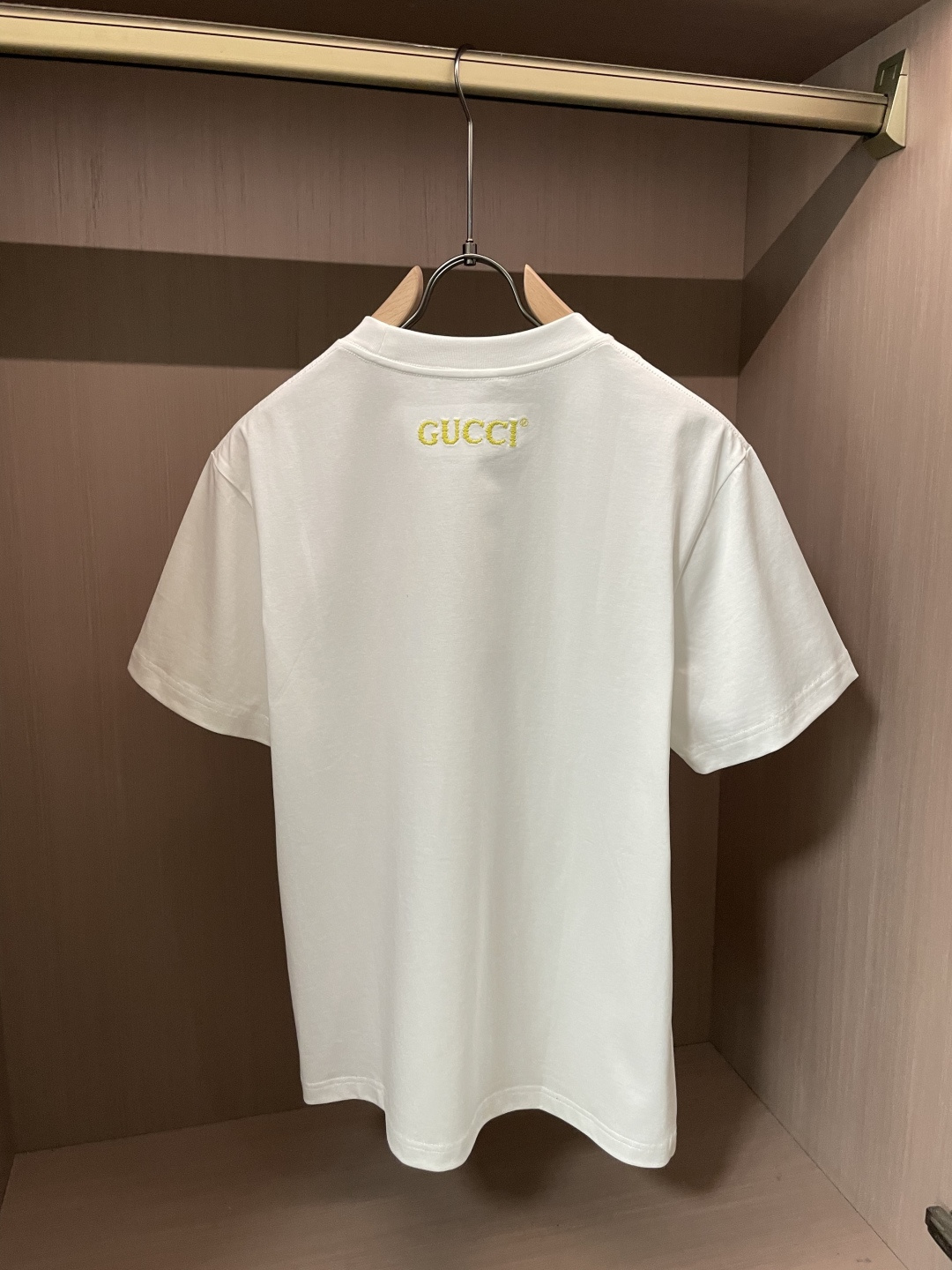 Gucc 2026春夏新款首发专柜最新款短袖圆领T恤 高端订制 设计前卫时尚！品牌logo重工艺设计 高