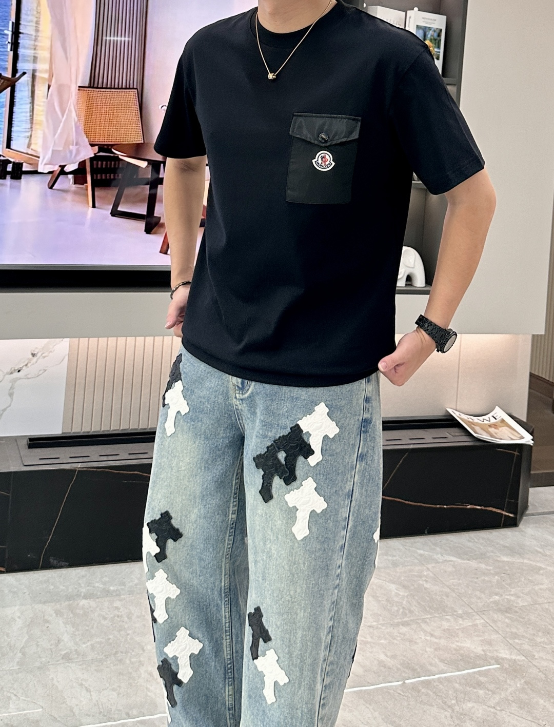 蒙口 2026春夏新款首发专柜最新款短袖圆领T恤 高端订制 设计前卫时尚！品牌logo重工艺设计 高端定