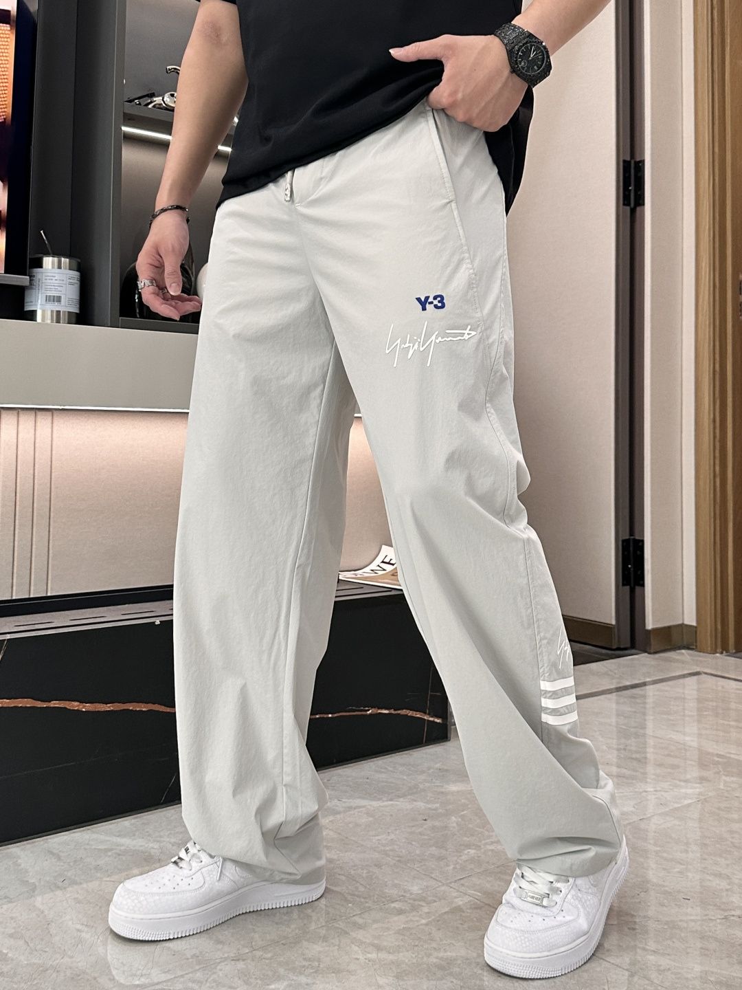 Y-3 2026最新系列男士休闲裤！采用客供弹力柔棉材质，柔软细腻，手感绝佳！品牌格调一览无余！极简主义