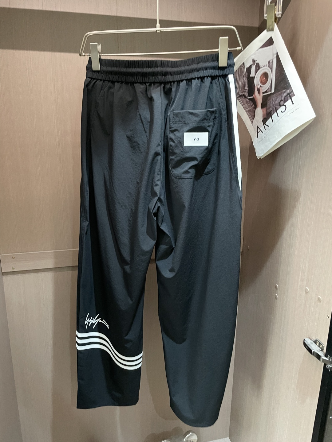 Y-3 2026最新系列男士休闲裤！采用客供弹力柔棉材质，柔软细腻，手感绝佳！品牌格调一览无余！极简主义