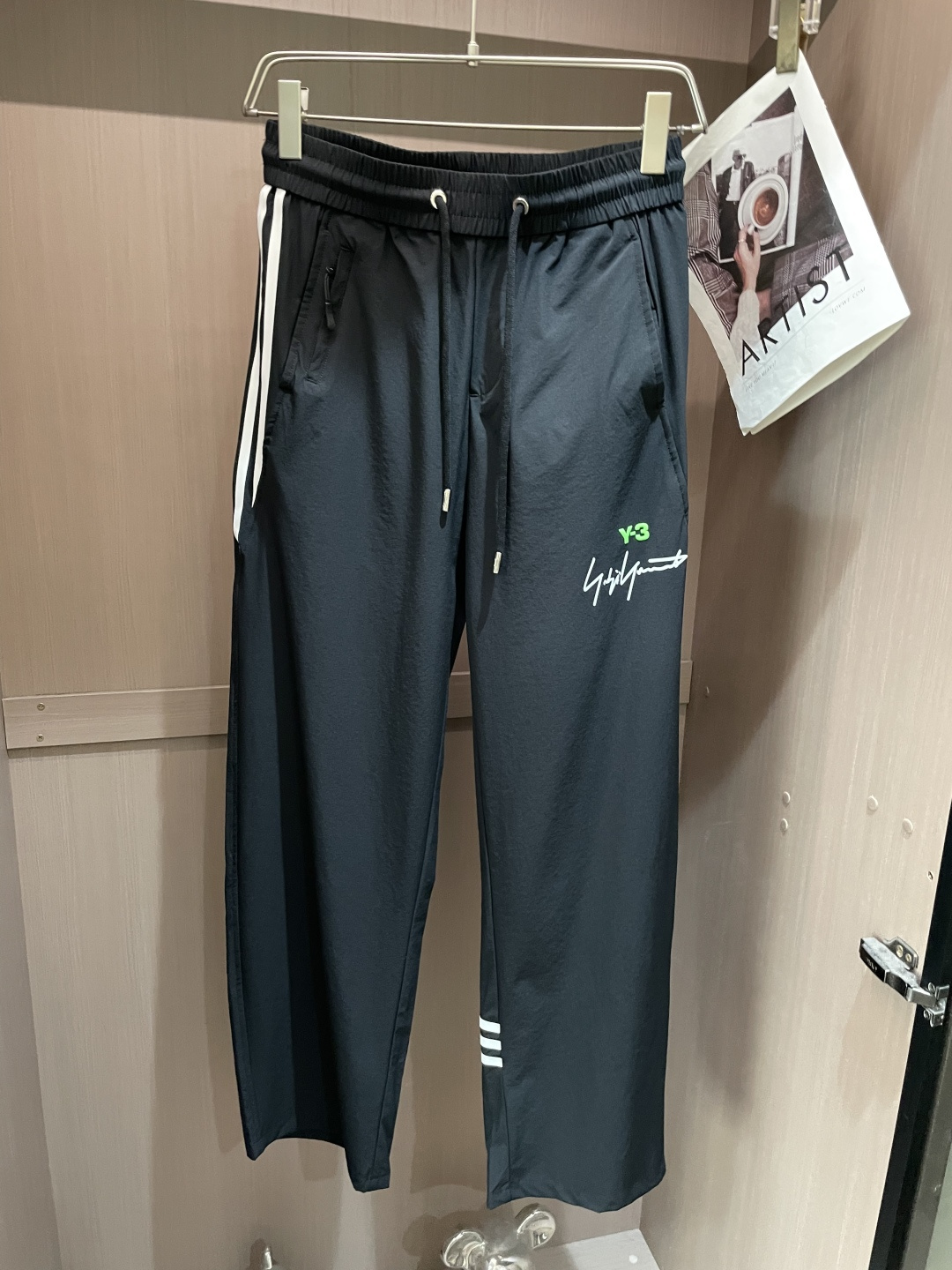 Y-3 2026最新系列男士休闲裤！采用客供弹力柔棉材质，柔软细腻，手感绝佳！品牌格调一览无余！极简主义