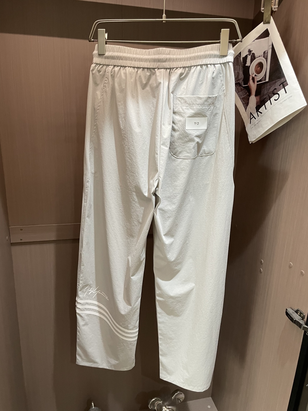 Y-3 2026最新系列男士休闲裤！采用客供弹力柔棉材质，柔软细腻，手感绝佳！品牌格调一览无余！极简主义