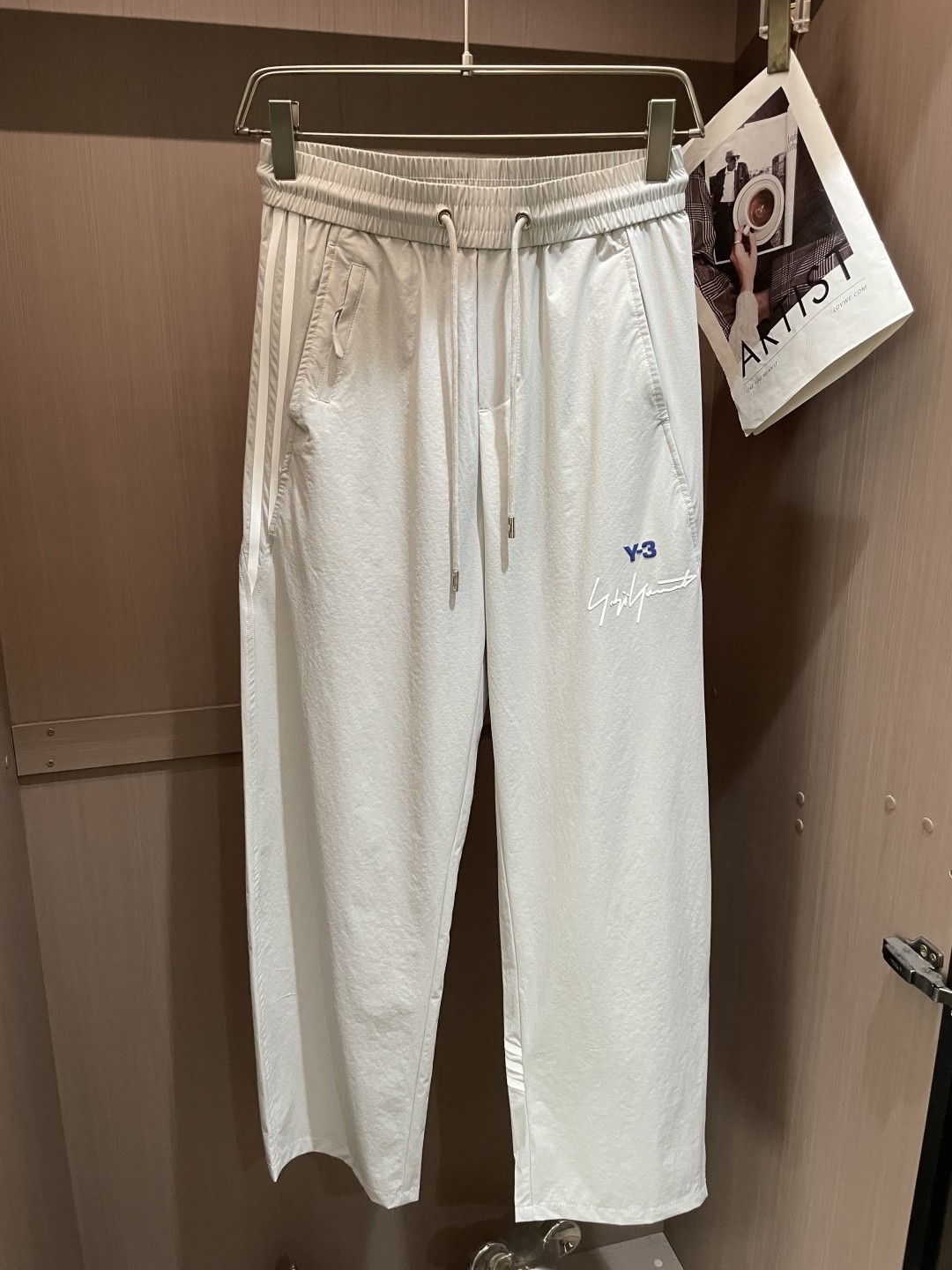 Y-3 2026最新系列男士休闲裤！采用客供弹力柔棉材质，柔软细腻，手感绝佳！品牌格调一览无余！极简主义