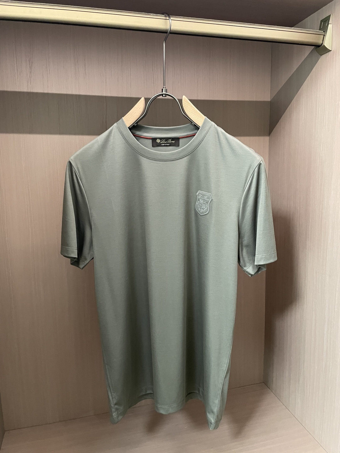 loro Piana家 2026春夏最新盾牌🛡️男士圆领T恤衫，精选全进口客供顶级丝光棉面料，胸前标志性