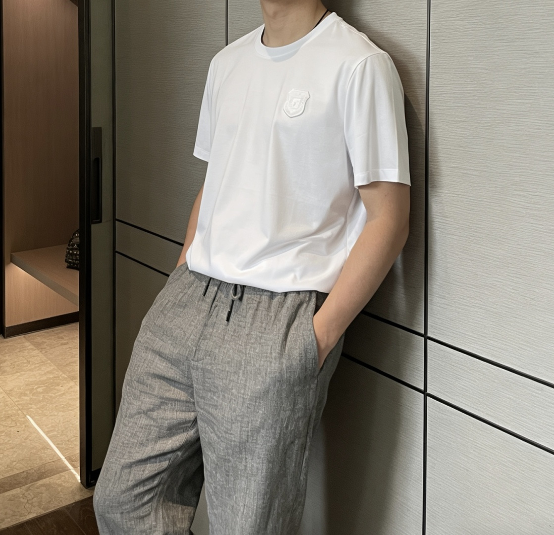 loro Piana家 2026春夏最新盾牌🛡️男士圆领T恤衫，精选全进口客供顶级丝光棉面料，胸前标志性