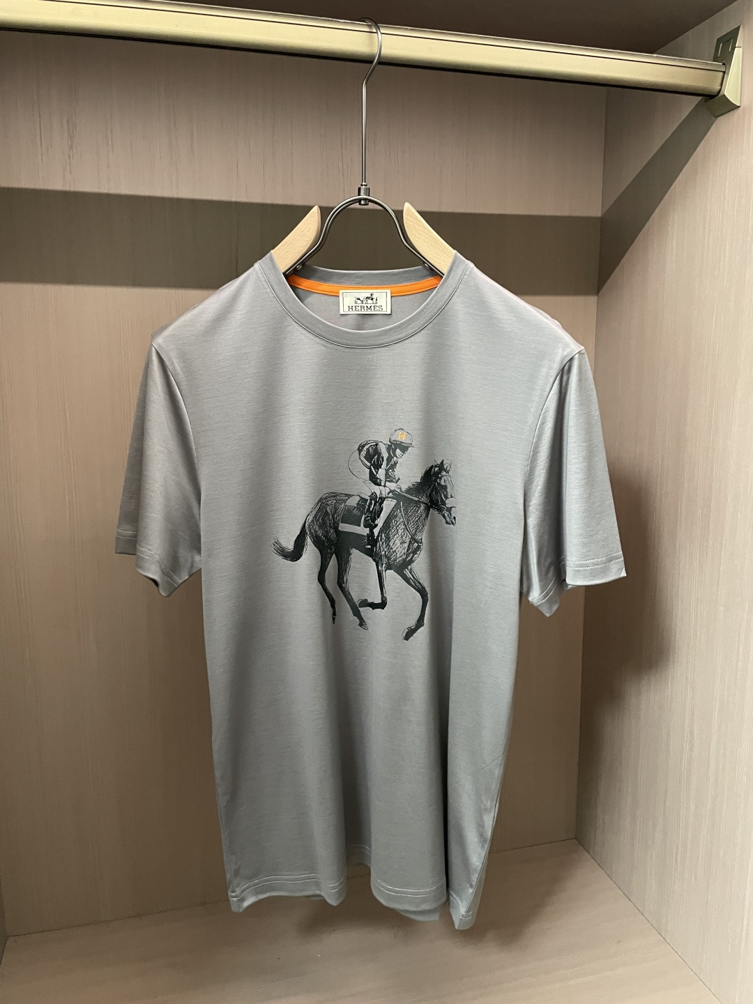 爱*仕 2026春夏最新骑士赛马印花男士圆领T恤衫，胸前极具代表性的骑士赛马图案，采用高端重工的2500