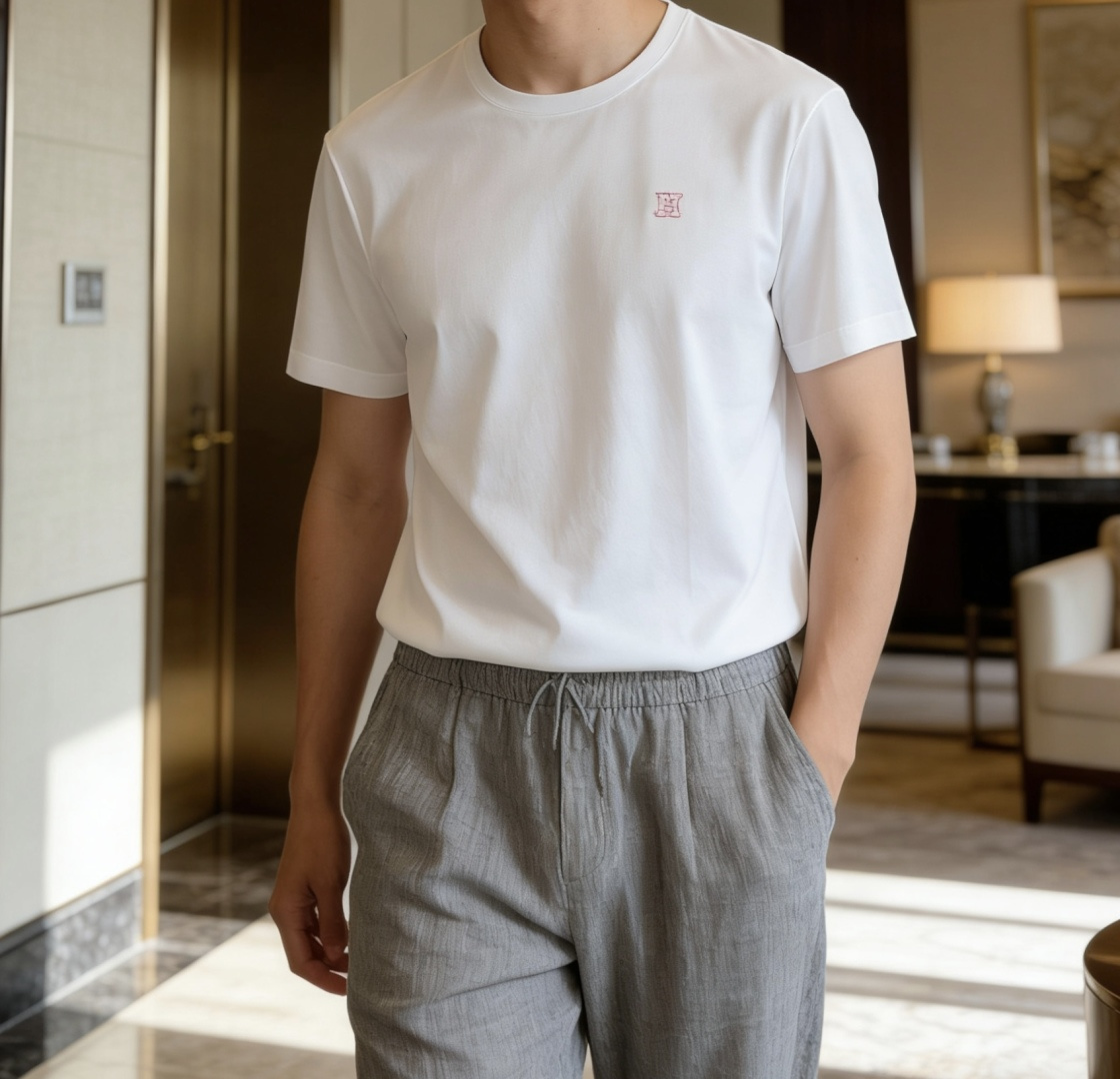 爱*仕 2026春夏最新重叠H绣标男士圆领T恤衫，胸前极具代表性的H徽标，采用别具一格的重叠刺绣工艺，小
