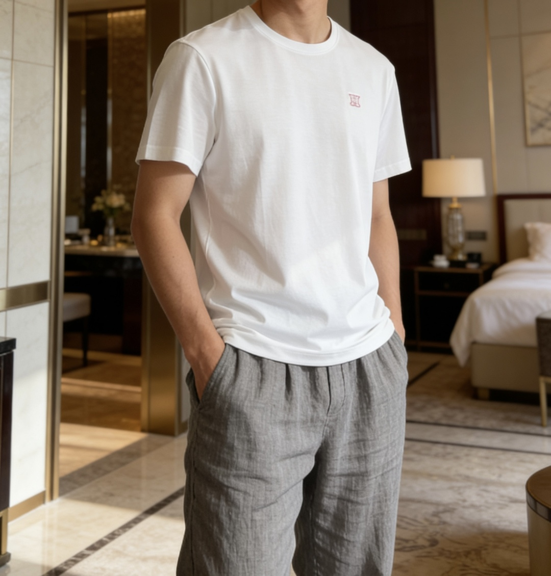 爱*仕 2026春夏最新重叠H绣标男士圆领T恤衫，胸前极具代表性的H徽标，采用别具一格的重叠刺绣工艺，小