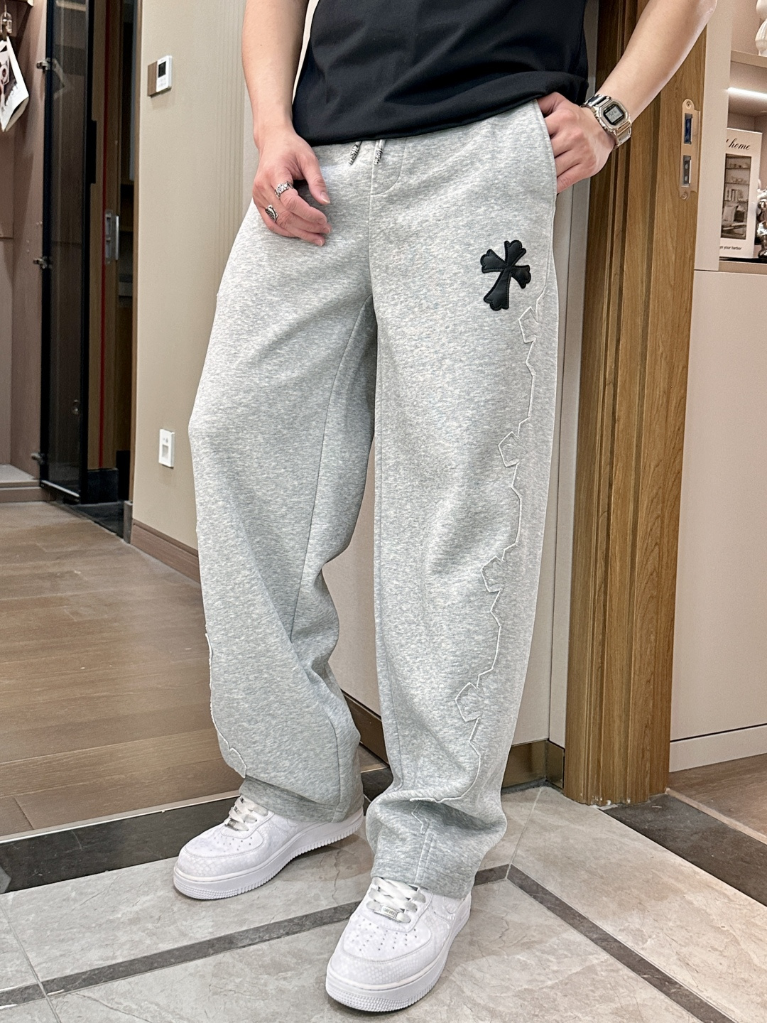 克罗心 2026最新系列男士休闲裤！采用客供弹力柔棉材质，柔软细腻，手感绝佳！品牌格调一览无余！极简主义