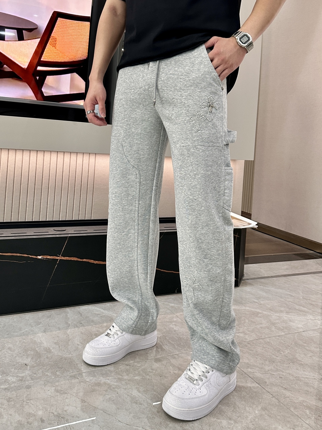 克罗心 2026最新系列男士休闲裤！采用客供弹力柔棉材质，柔软细腻，手感绝佳！品牌格调一览无余！极简主义