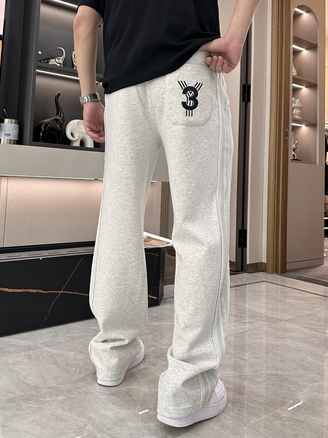 Y-3 2026最新系列男士休闲裤！采用客供弹力柔棉材质，柔软细腻，手感绝佳！品牌格调一览无余！极简主义