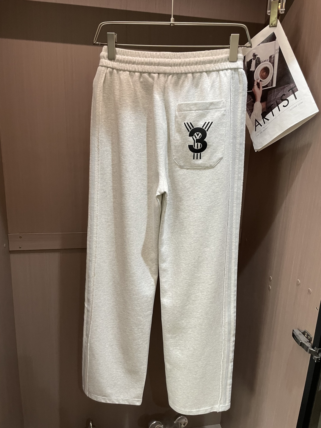 Y-3 2026最新系列男士休闲裤！采用客供弹力柔棉材质，柔软细腻，手感绝佳！品牌格调一览无余！极简主义