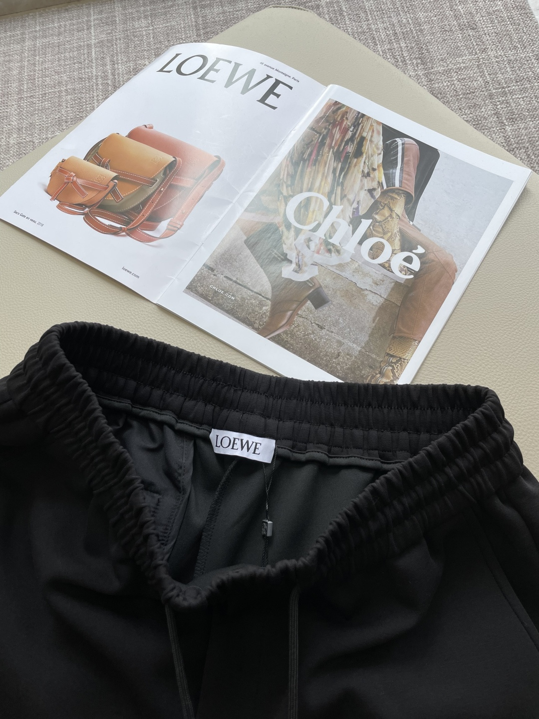 Loewe 重磅推荐！2026ss夏装新品 专柜在售 最新系列图案logo短裤 必须人手一件的节奏！进口