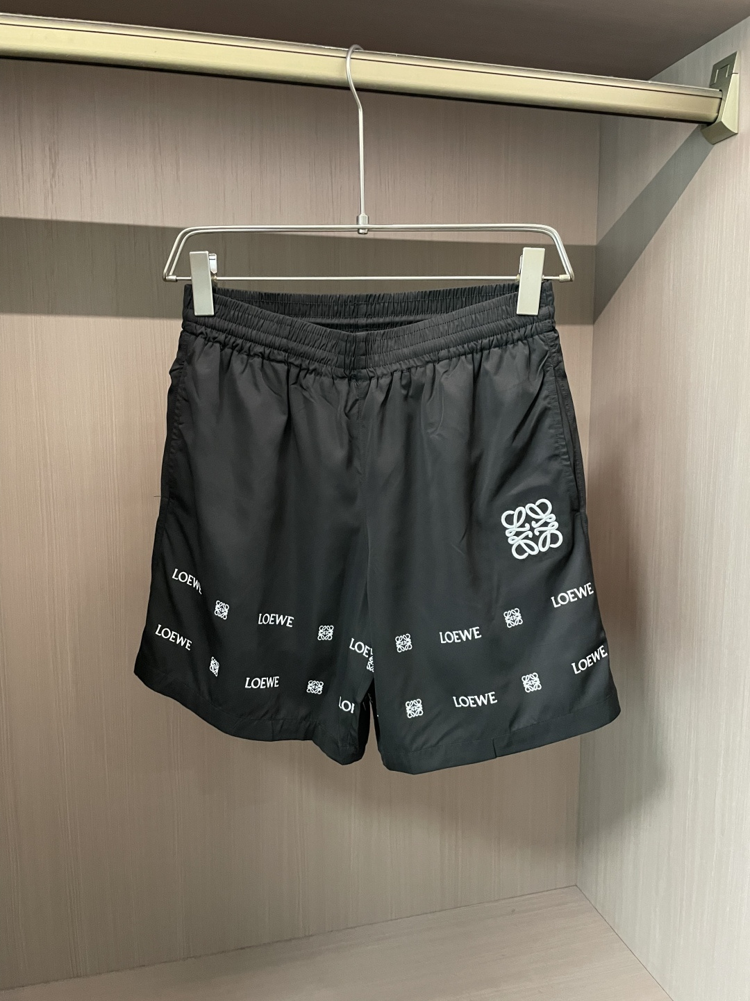 Loewe 2026ss夏装最新款 休闲沙滩裤 速干！精致时髦 视觉效果突出 显瘦修饰腿型！运动感十足！