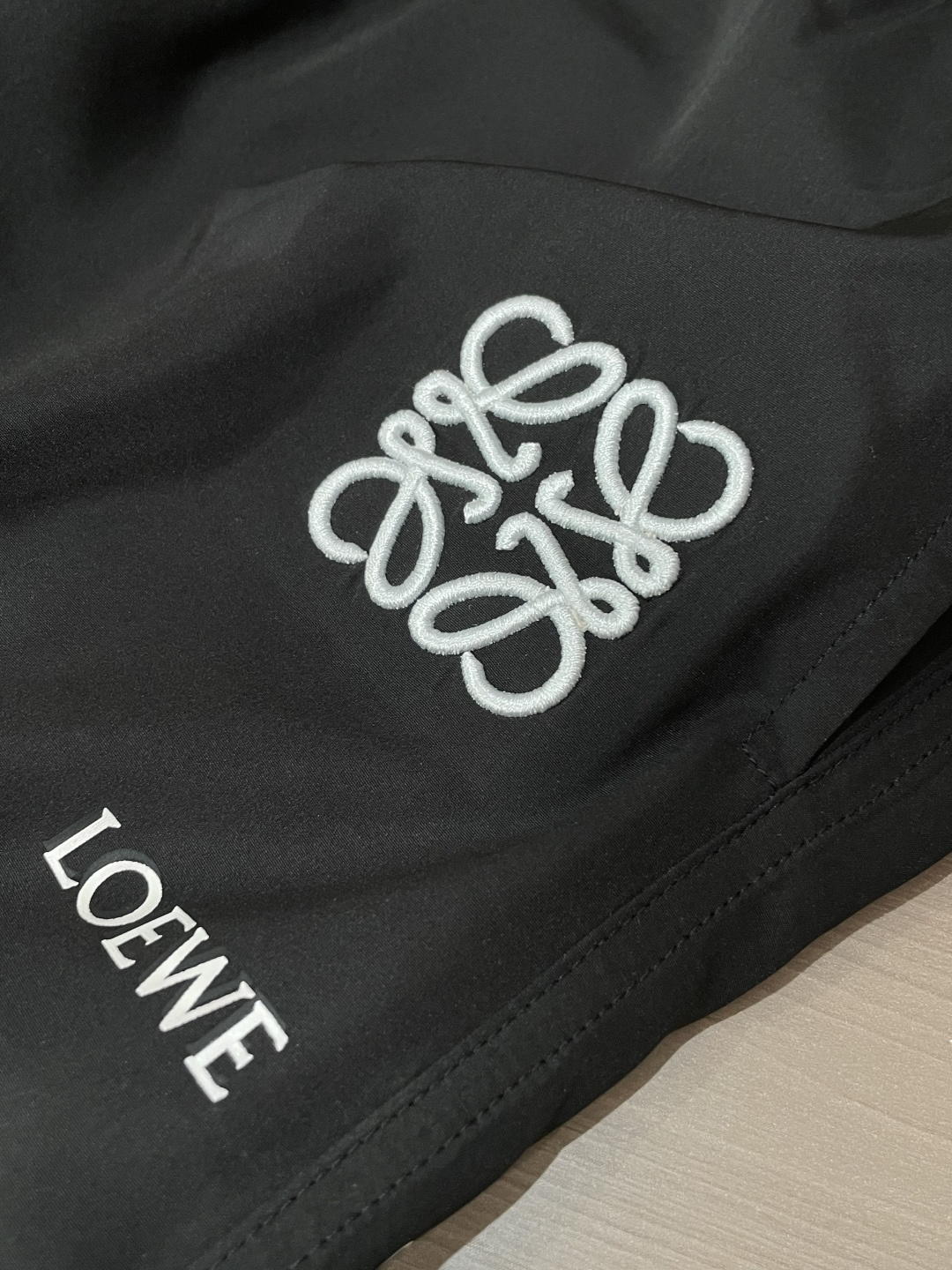 Loewe 2026ss夏装最新款 休闲沙滩裤 速干！精致时髦 视觉效果突出 显瘦修饰腿型！运动感十足！