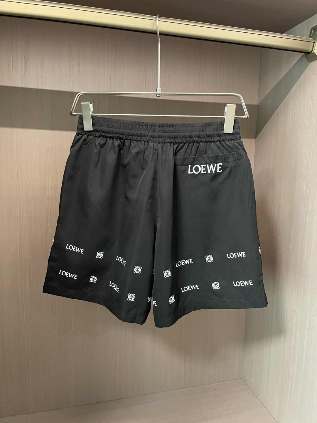 Loewe 2026ss夏装最新款 休闲沙滩裤 速干！精致时髦 视觉效果突出 显瘦修饰腿型！运动感十足！