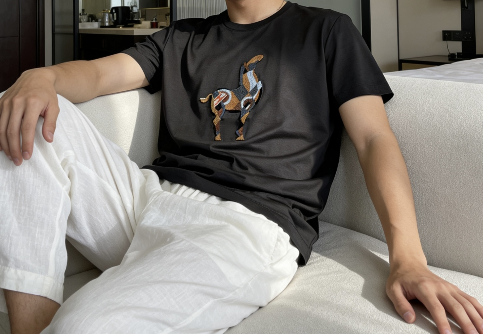 爱马家 2026春夏最新骏马牙刷绣男士圆领T恤衫，胸前极具代表性的巴西骏马图案，采用高端重工的牙刷绣工艺