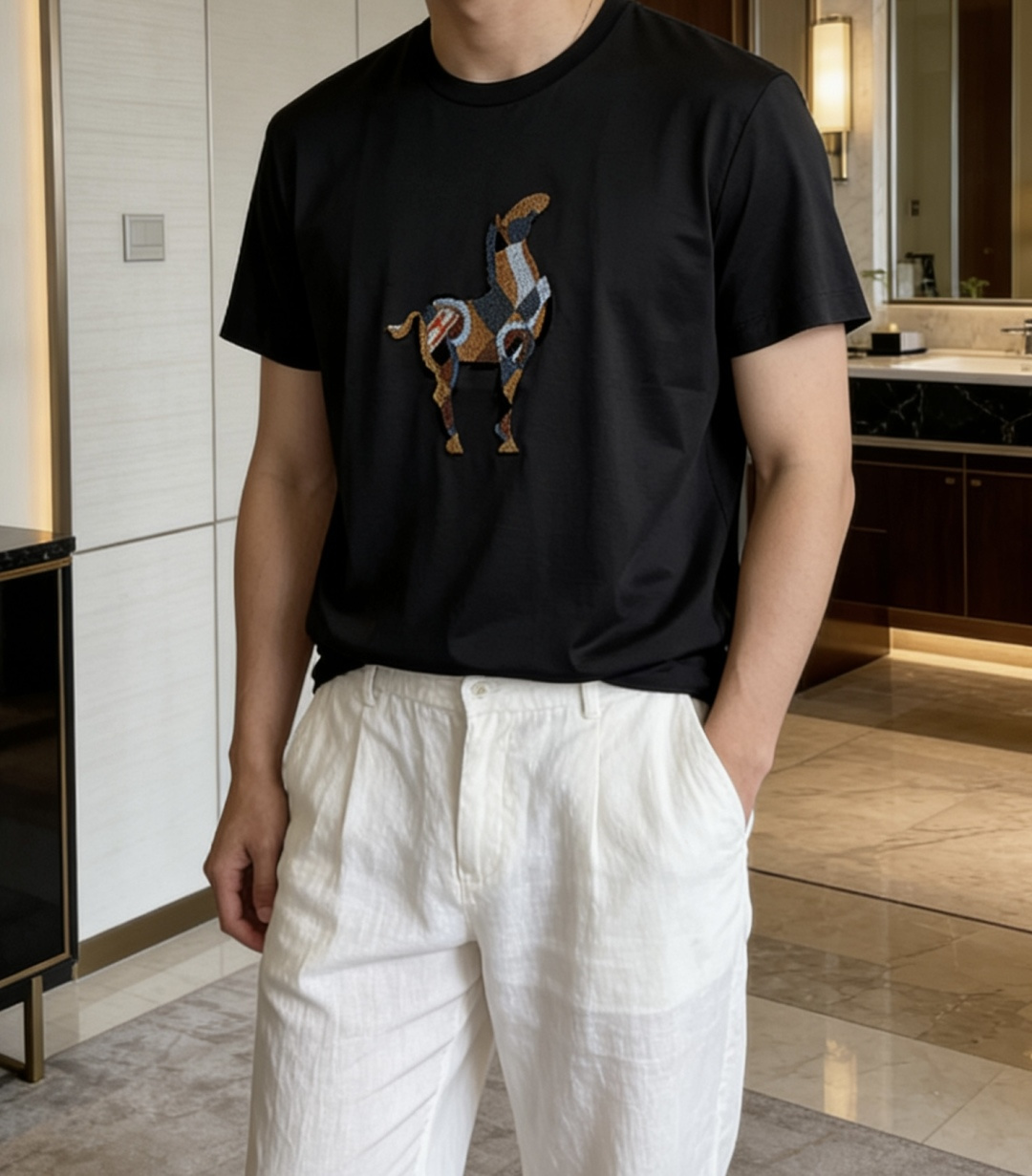 爱马家 2026春夏最新骏马牙刷绣男士圆领T恤衫，胸前极具代表性的巴西骏马图案，采用高端重工的牙刷绣工艺