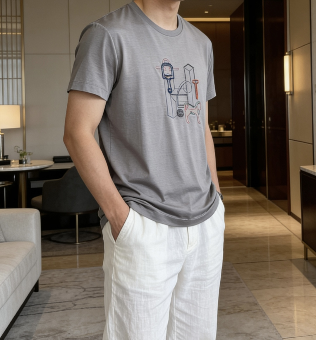 爱马家 2026春夏最新骏马牙刷绣男士圆领T恤衫，胸前极具代表性的巴西骏马图案，采用高端重工的牙刷绣工艺