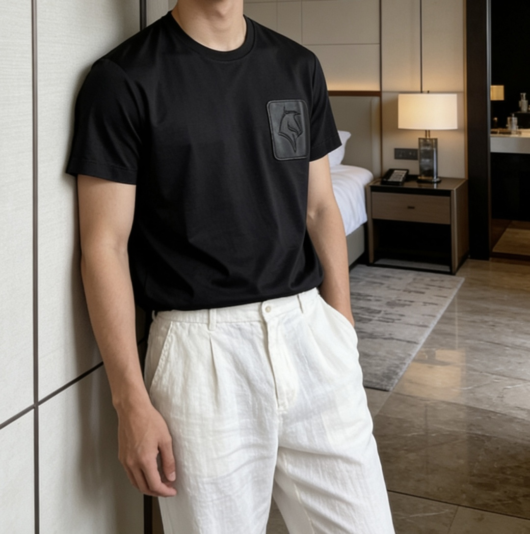 爱马家 2026春夏最新马头贴皮绣男士圆领T恤衫，传统大众的基础款型，不挑人穿，胸前雅致贴皮马头设计，采