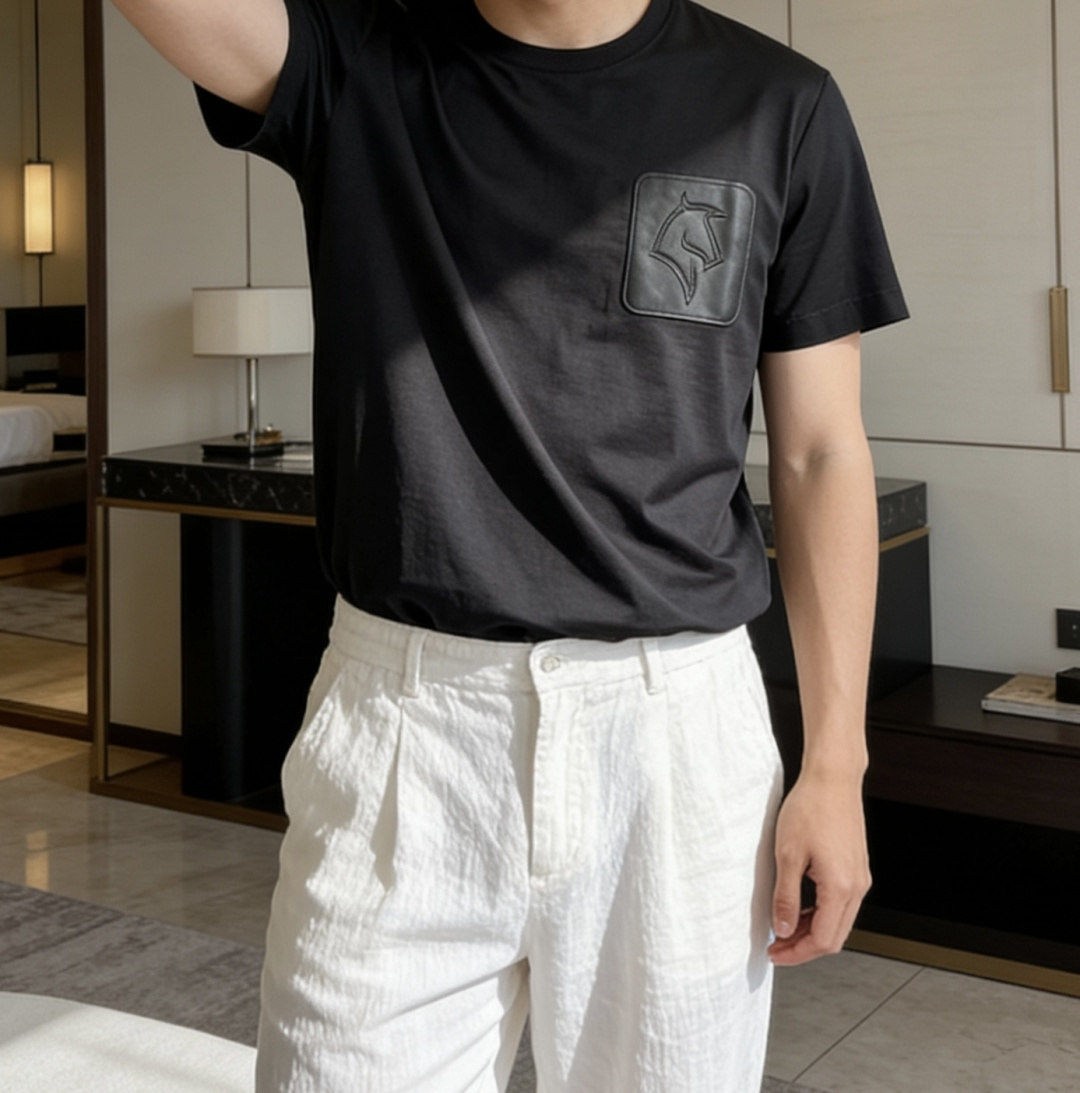 爱马家 2026春夏最新马头贴皮绣男士圆领T恤衫，传统大众的基础款型，不挑人穿，胸前雅致贴皮马头设计，采
