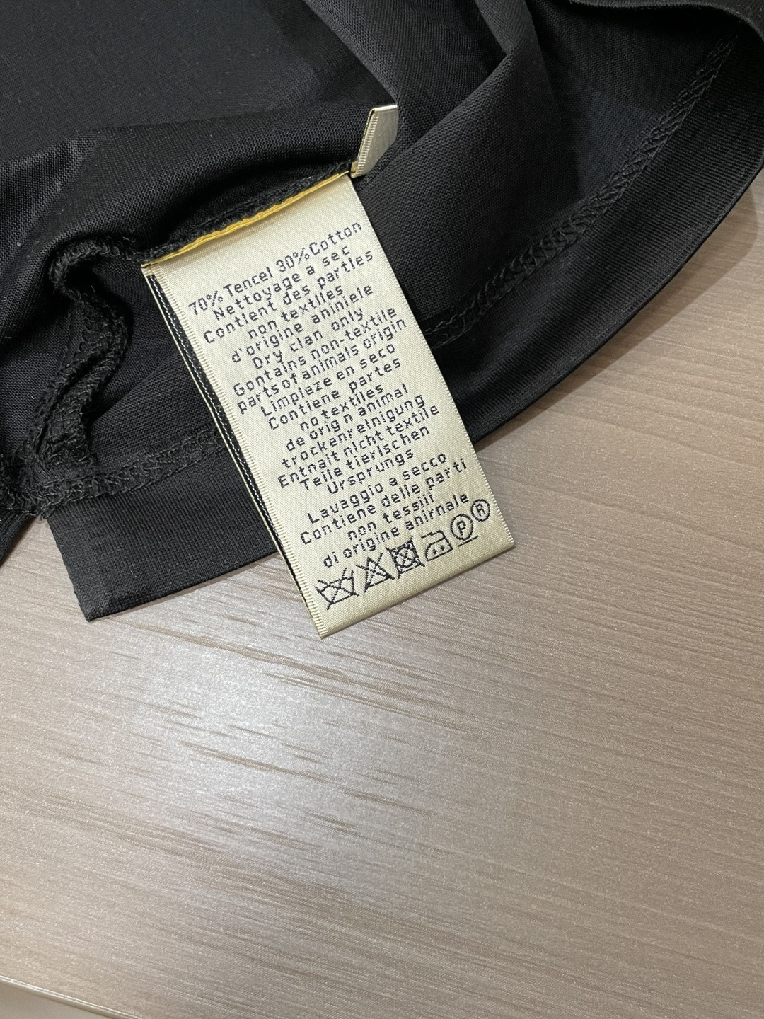 爱马家 2026春夏最新骏马贴皮刺绣男士圆领T恤衫，胸前极具代表性的骏马➕各式马具图案，采用高端重工的激