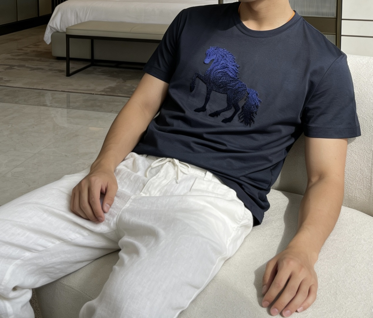 爱马家 2026春夏最新骏马牙刷绣男士圆领T恤衫，胸前极具代表性的巴西骏马图案，采用高端重工的牙刷绣工艺