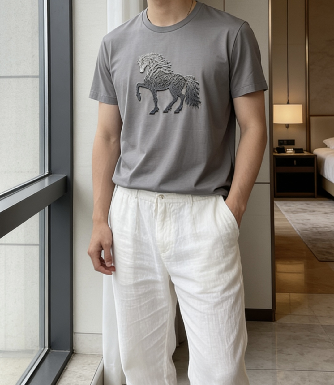 爱马家 2026春夏最新骏马牙刷绣男士圆领T恤衫，胸前极具代表性的巴西骏马图案，采用高端重工的牙刷绣工艺