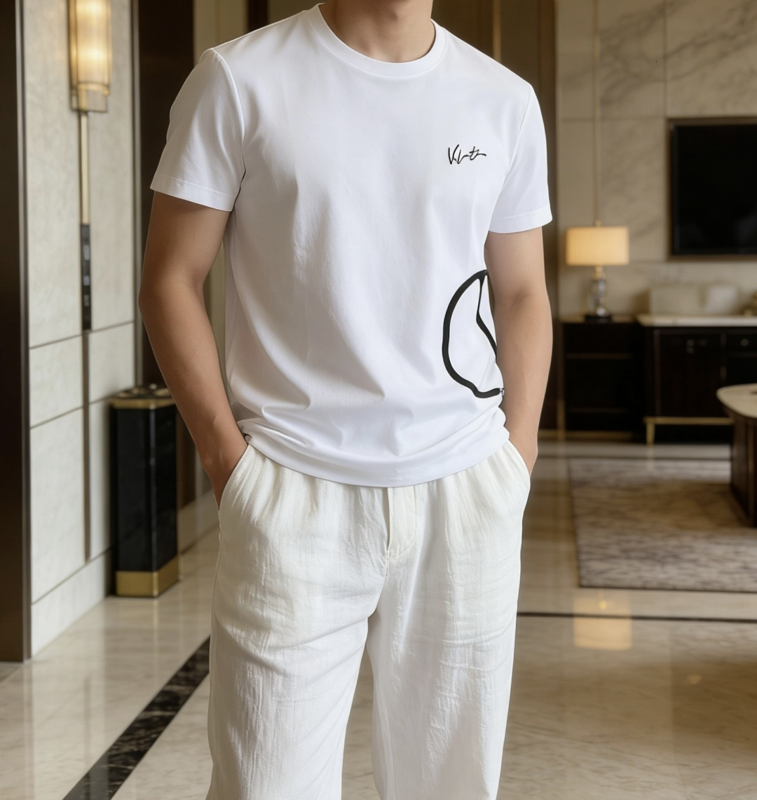 VL家 2026春夏最新侧边大V印花男士圆领T恤衫，休闲剪裁棉质运动衫，简单大方，胸前标志性字母刺绣徽标