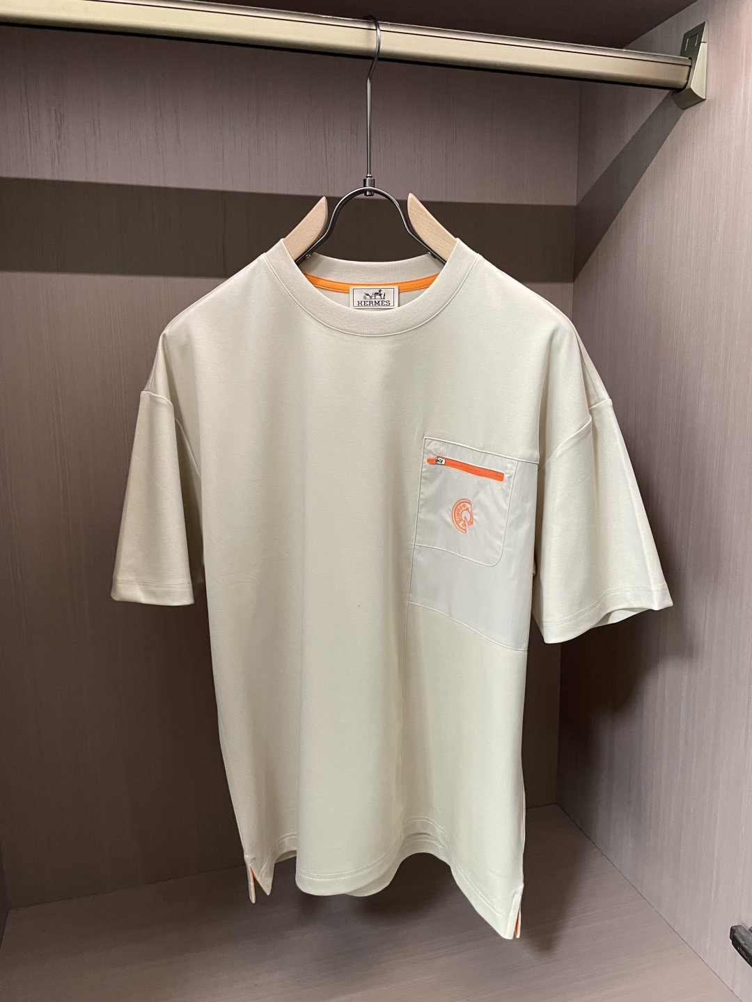 爱马家 2026春夏最新拼布口袋男士圆领T恤衫，宽大版型Over Size风格，完全不挑身材，整体效果宽