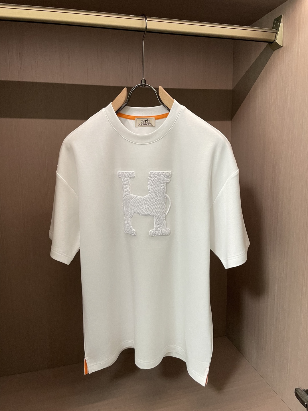 爱马家 2026春夏最新中空绣H骏马男士圆领T恤衫，宽大版型Over Size风格，完全不挑身材，整体效