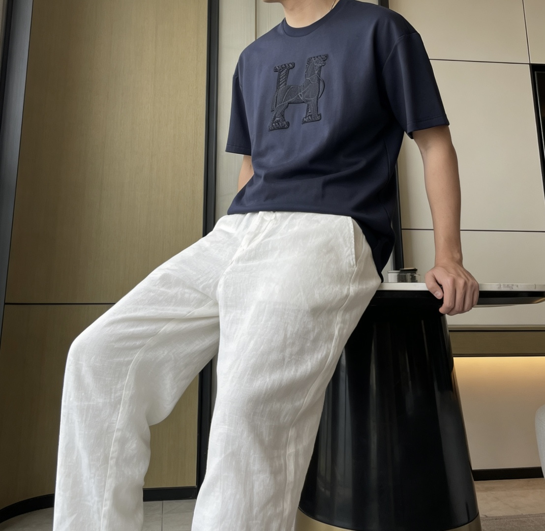 爱马家 2026春夏最新中空绣H骏马男士圆领T恤衫，宽大版型Over Size风格，完全不挑身材，整体效
