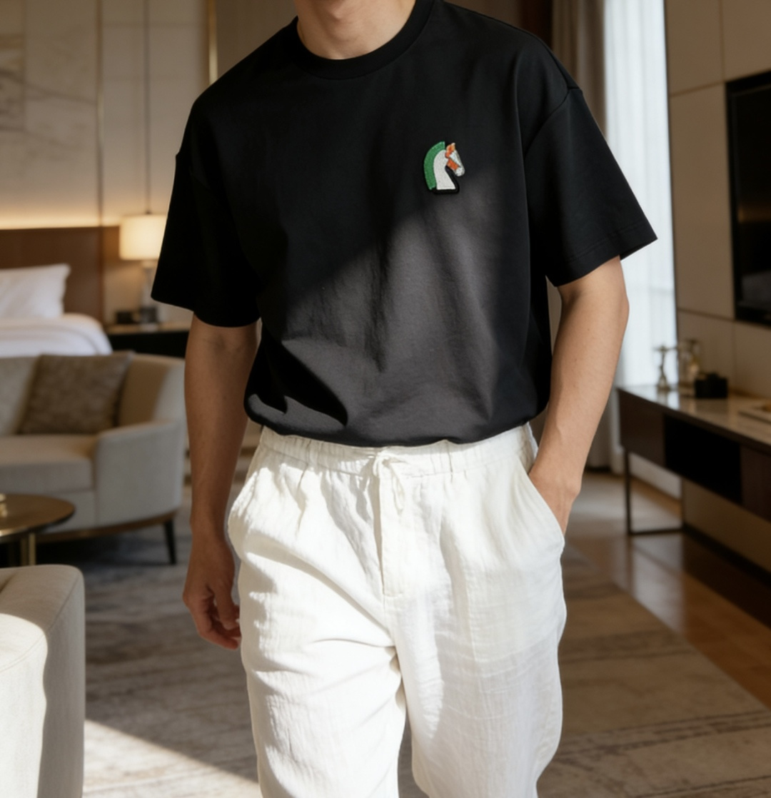 爱马家 2026春夏最新牙刷绣马头男士圆领T恤衫，宽大版型Over Size风格，完全不挑身材，整体效果