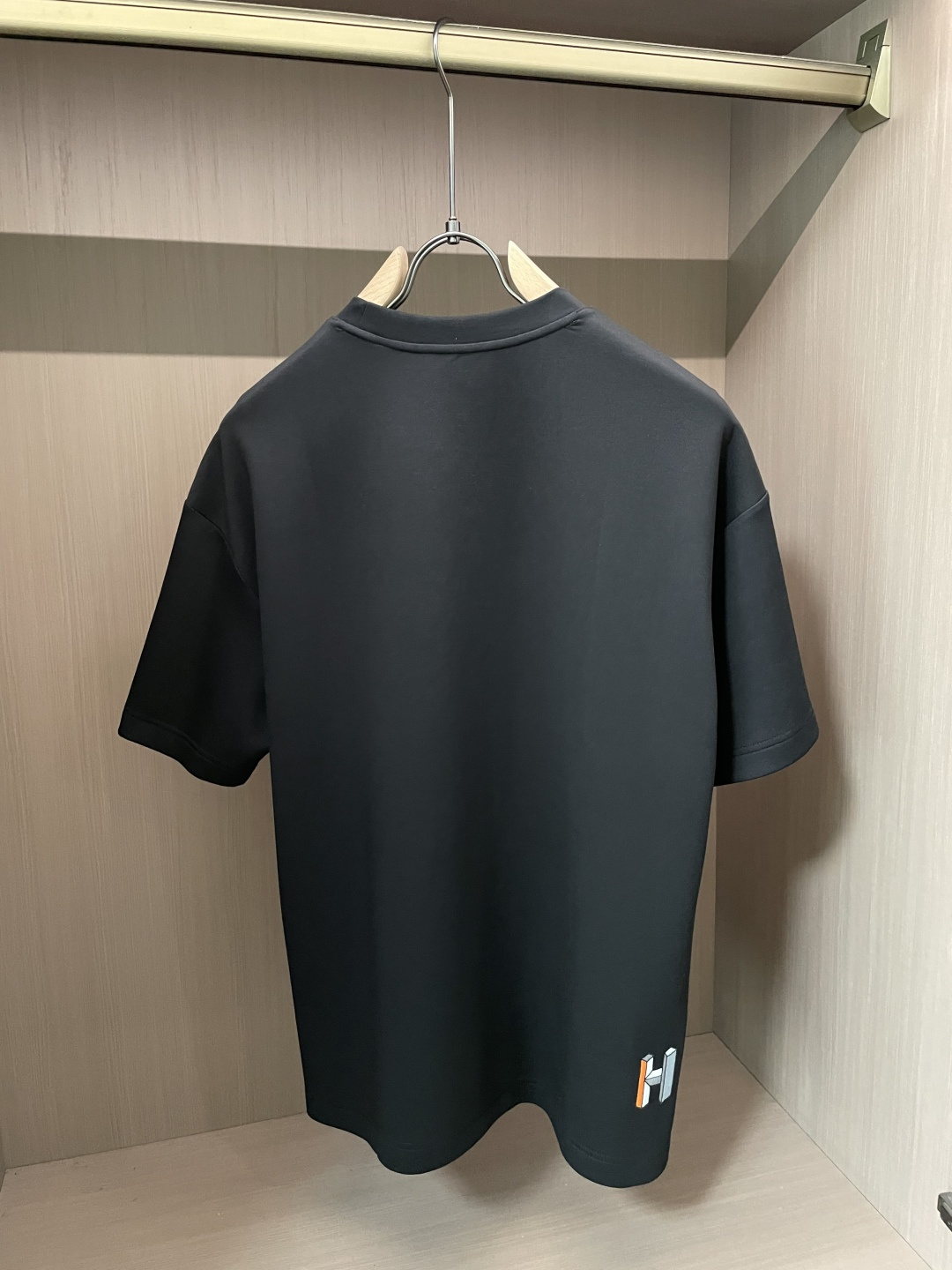 爱马家 2026春夏最新牙刷绣马头男士圆领T恤衫，宽大版型Over Size风格，完全不挑身材，整体效果