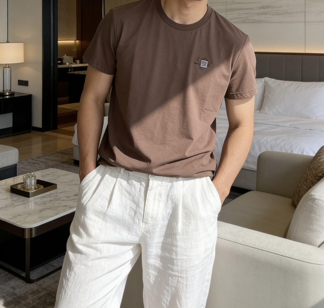 loro Piana家 2026春夏最新经典老鹰绣标男士圆领短袖T恤衫，休闲剪裁棉质运动衫，简单大方，胸