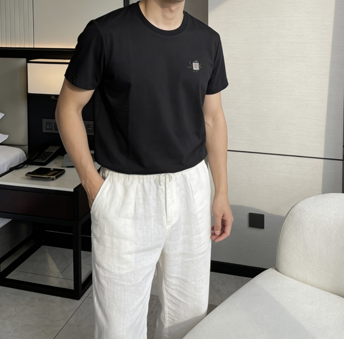 loro Piana家 2026春夏最新经典老鹰绣标男士圆领短袖T恤衫，休闲剪裁棉质运动衫，简单大方，胸