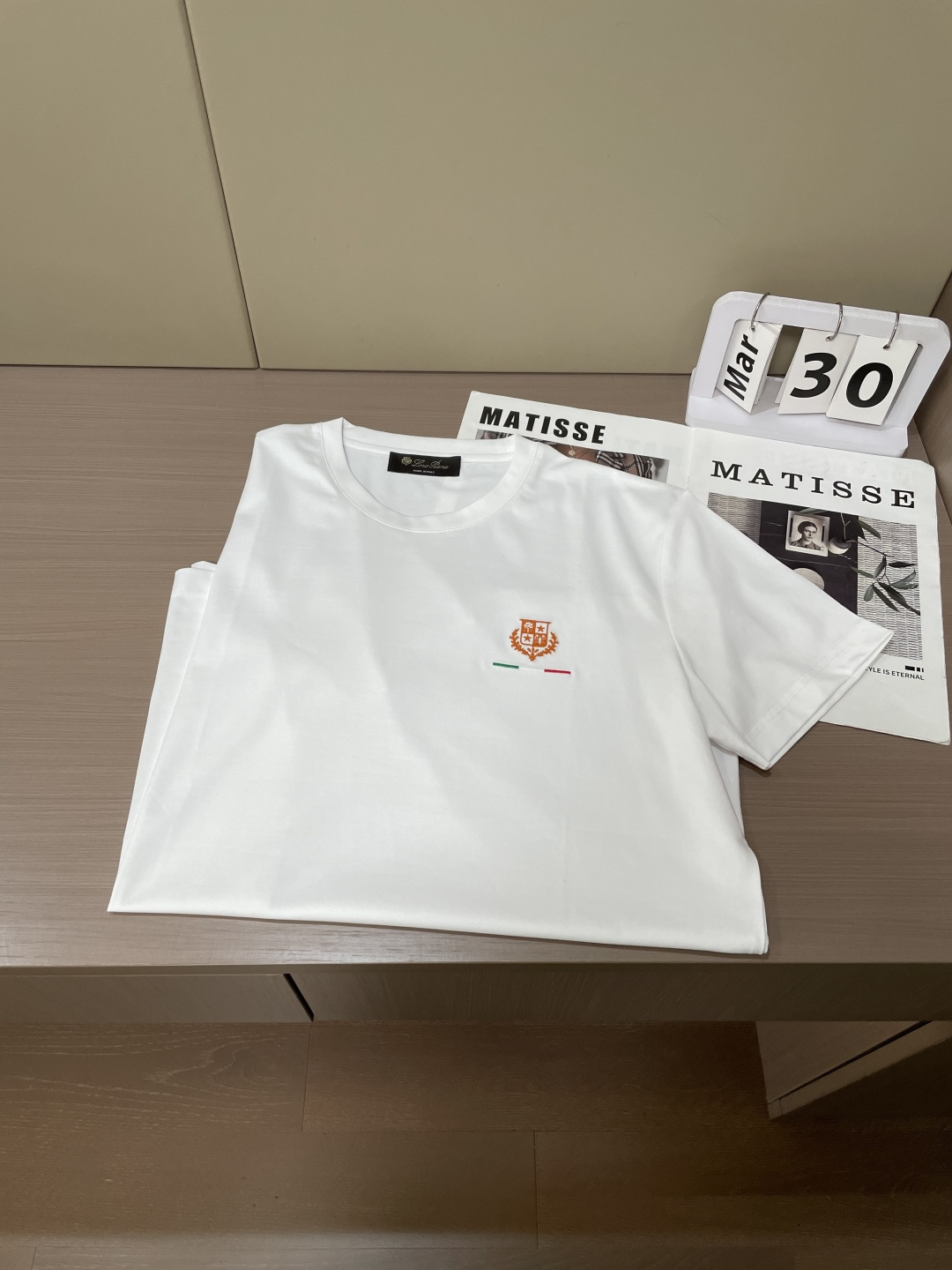 loro Piana家 2026春夏最新撞色经典绣标男士圆领短袖T恤衫，休闲剪裁棉质运动衫，简单大方，胸