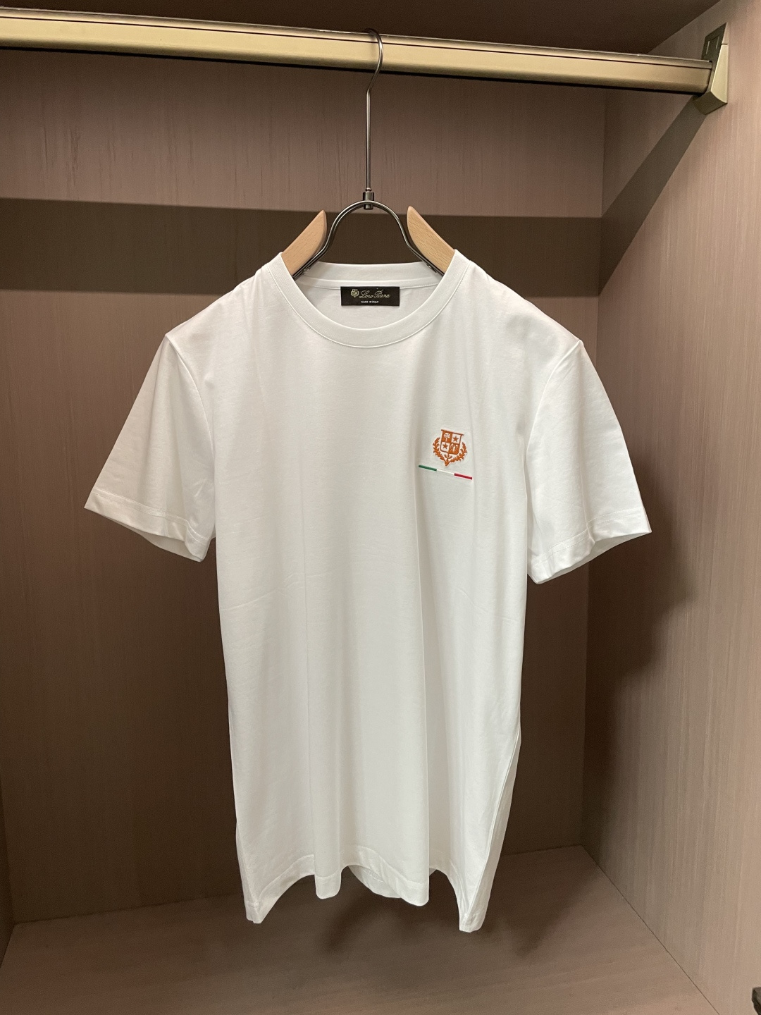 loro Piana家 2026春夏最新撞色经典绣标男士圆领短袖T恤衫，休闲剪裁棉质运动衫，简单大方，胸