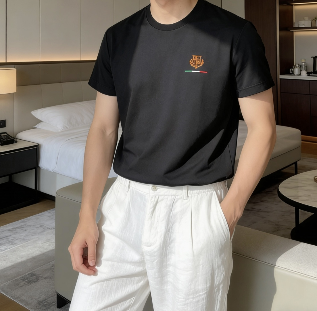 loro Piana家 2026春夏最新撞色经典绣标男士圆领短袖T恤衫，休闲剪裁棉质运动衫，简单大方，胸
