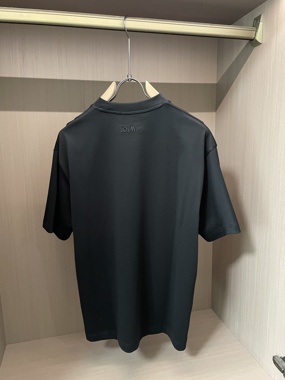 Loewe  2026春夏新款首发专柜最新款短袖T恤 高端订制 设计前卫时尚！品牌logo重工艺设计 高