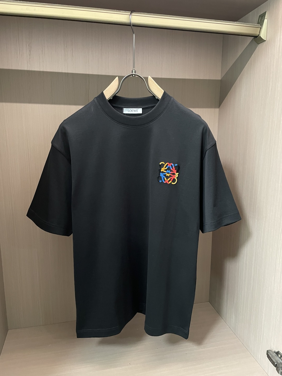 Loewe  2026春夏新款首发专柜最新款短袖T恤 高端订制 设计前卫时尚！品牌logo重工艺设计 高