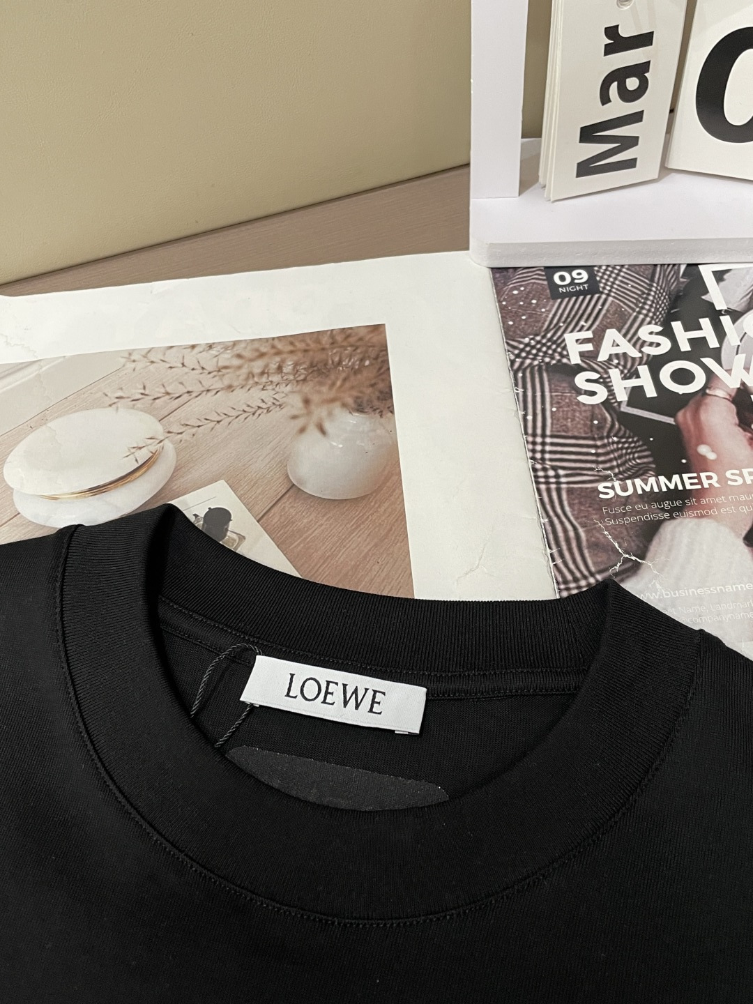 Loewe  2026春夏新款首发专柜最新款短袖T恤 高端订制 设计前卫时尚！品牌logo重工艺设计 高