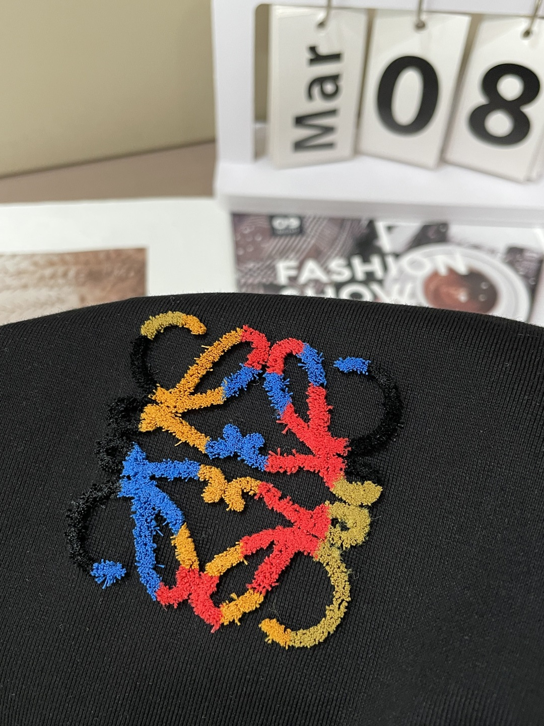 Loewe  2026春夏新款首发专柜最新款短袖T恤 高端订制 设计前卫时尚！品牌logo重工艺设计 高
