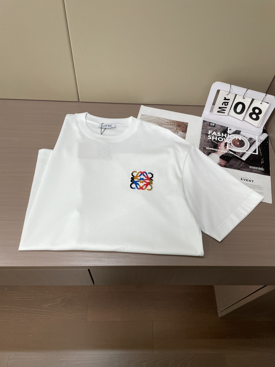 Loewe  2026春夏新款首发专柜最新款短袖T恤 高端订制 设计前卫时尚！品牌logo重工艺设计 高
