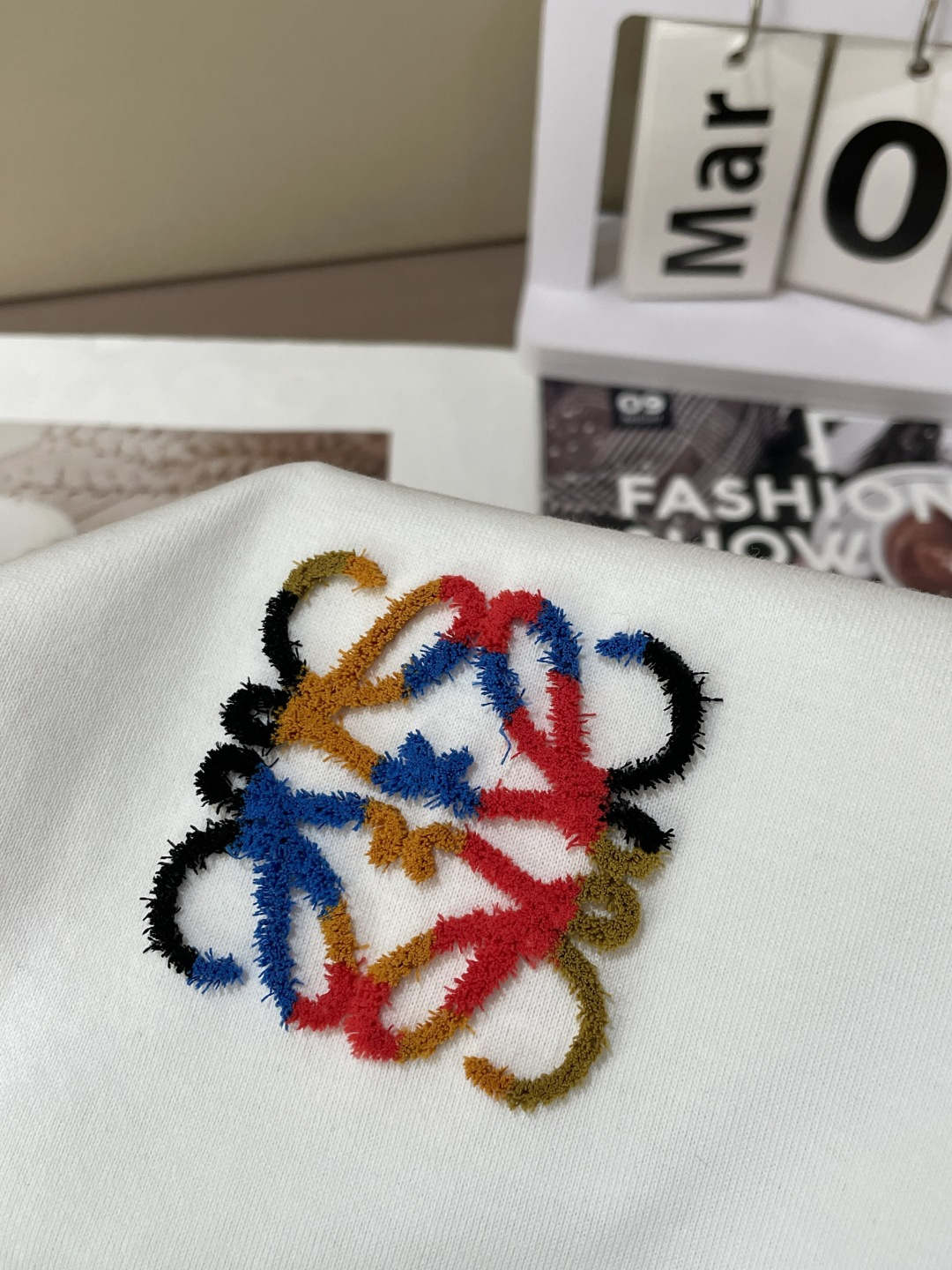 Loewe  2026春夏新款首发专柜最新款短袖T恤 高端订制 设计前卫时尚！品牌logo重工艺设计 高