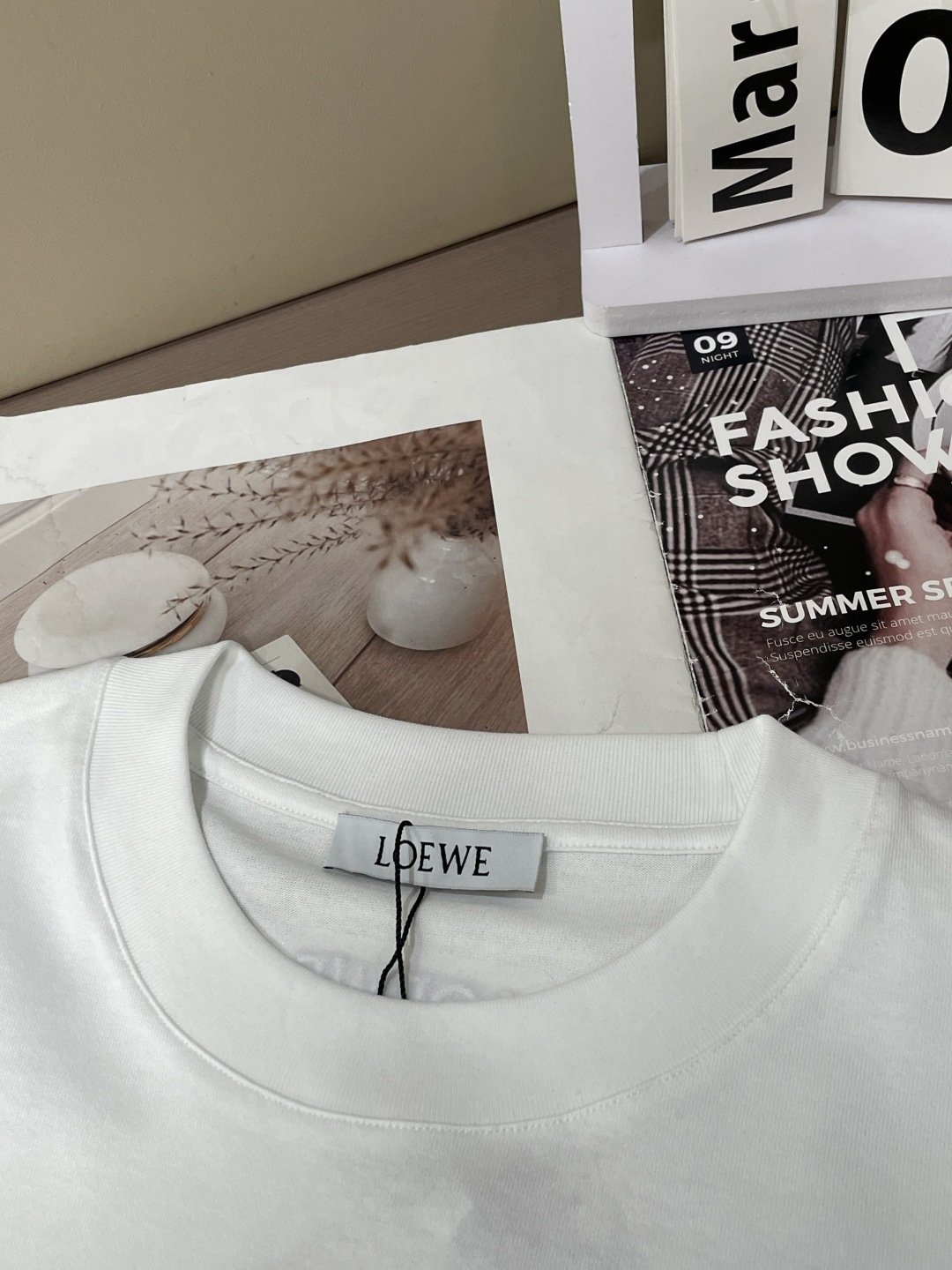 Loewe  2026春夏新款首发专柜最新款短袖T恤 高端订制 设计前卫时尚！品牌logo重工艺设计 高