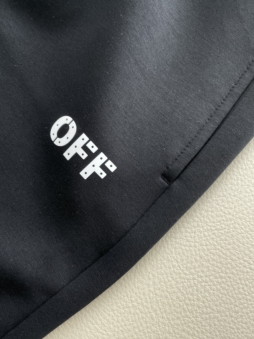 Off  重磅推荐！2026ss夏装新品 专柜在售 最新系列图案logo短裤 必须人手一件的节奏！进口顶