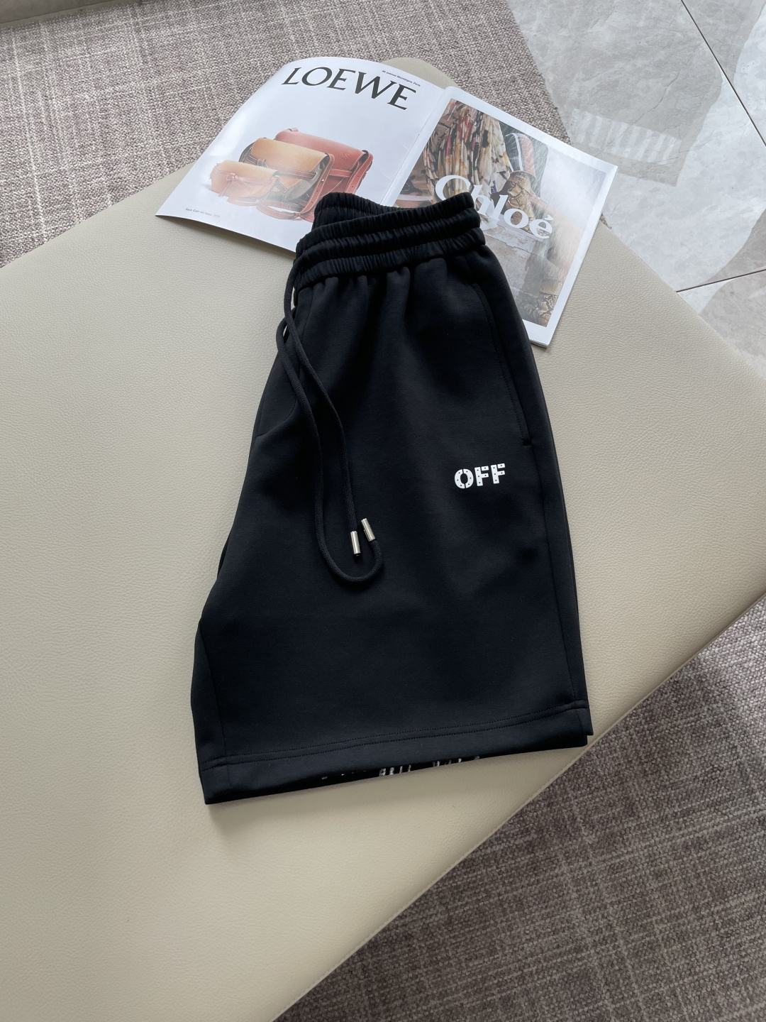 Off  重磅推荐！2026ss夏装新品 专柜在售 最新系列图案logo短裤 必须人手一件的节奏！进口顶